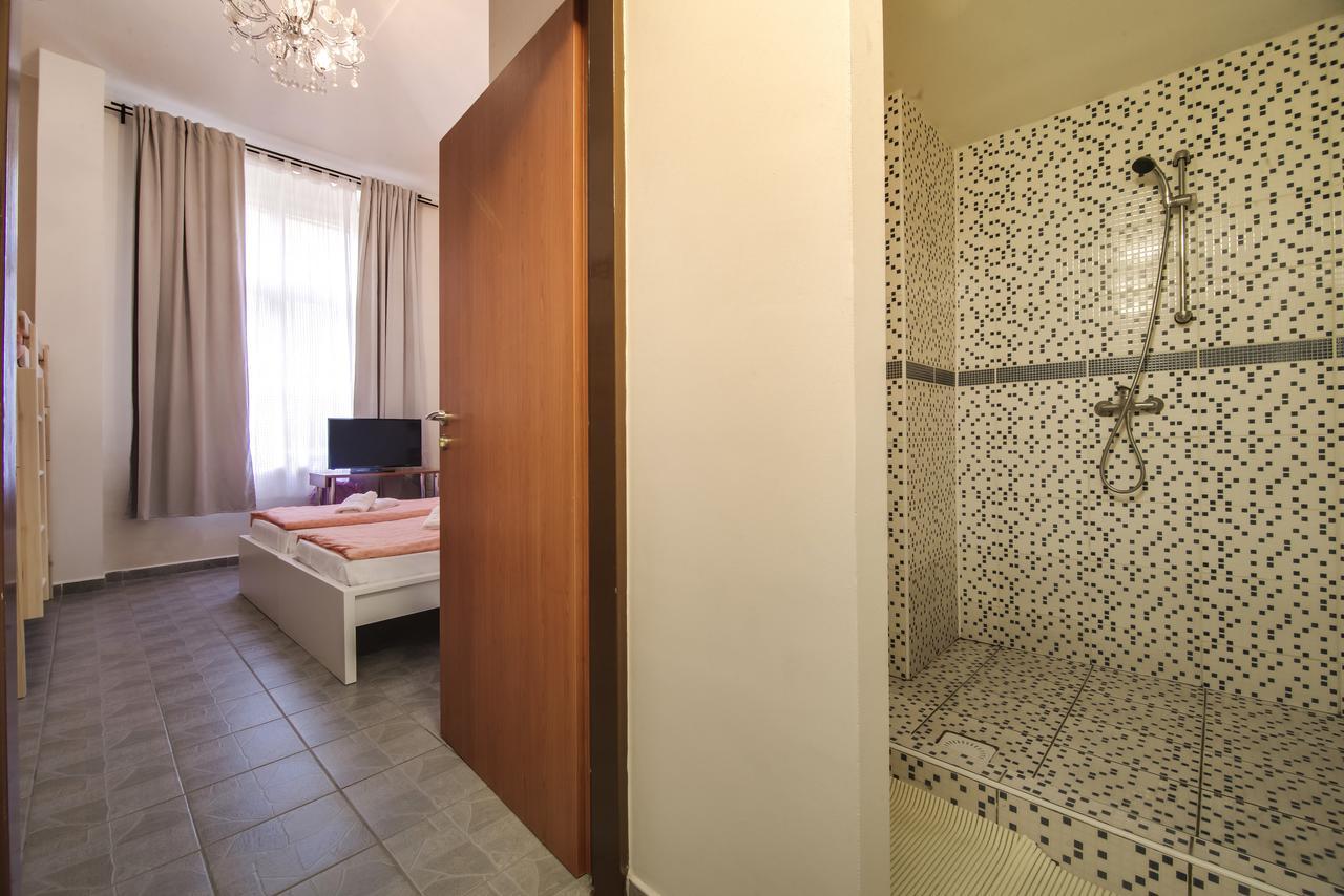 Aparthotel Zarra Praga Habitación foto